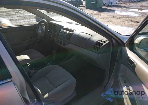 2003 Toyota Camry Le z USA, uszkodzony, nr VIN 4T1BE32K73U137925